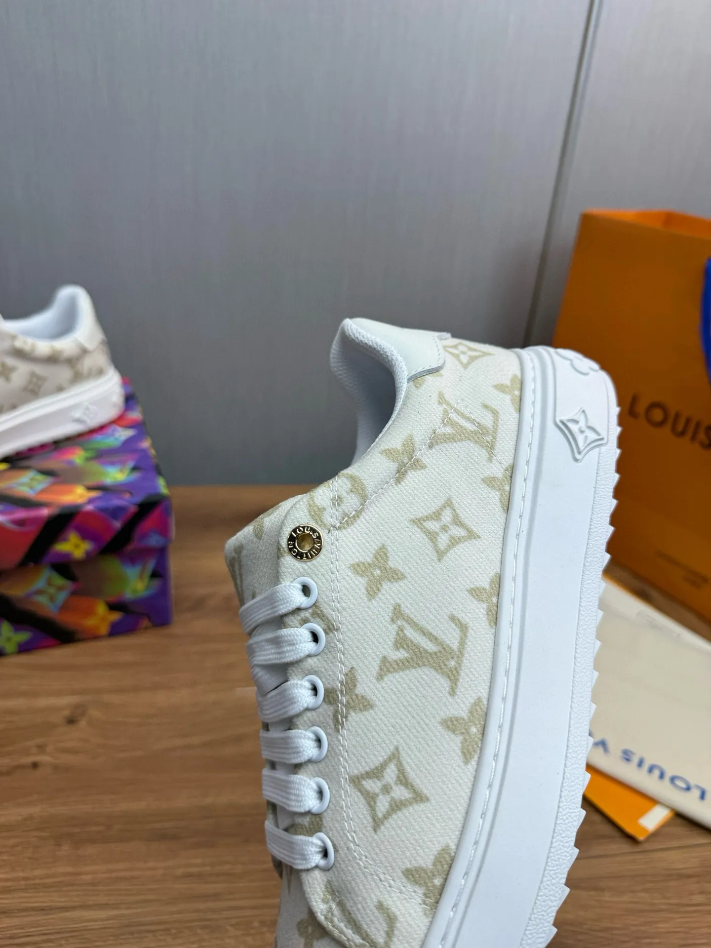 Factory price: 520💰LOUIS VUITTON [Louis VUITTON] The new trendy Lv is on the market🎁, casual and fashionable men's shoes👟The upper is made of imported original fabric + cowhide mesh lining, the original wear-resistant rubber outsole, the version is simple and elegant, exclusive for trendy men. Code number: 38-44, customized 45, 46